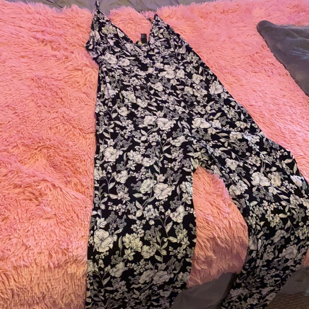 Beautiful jumpsuit from forever21 size S